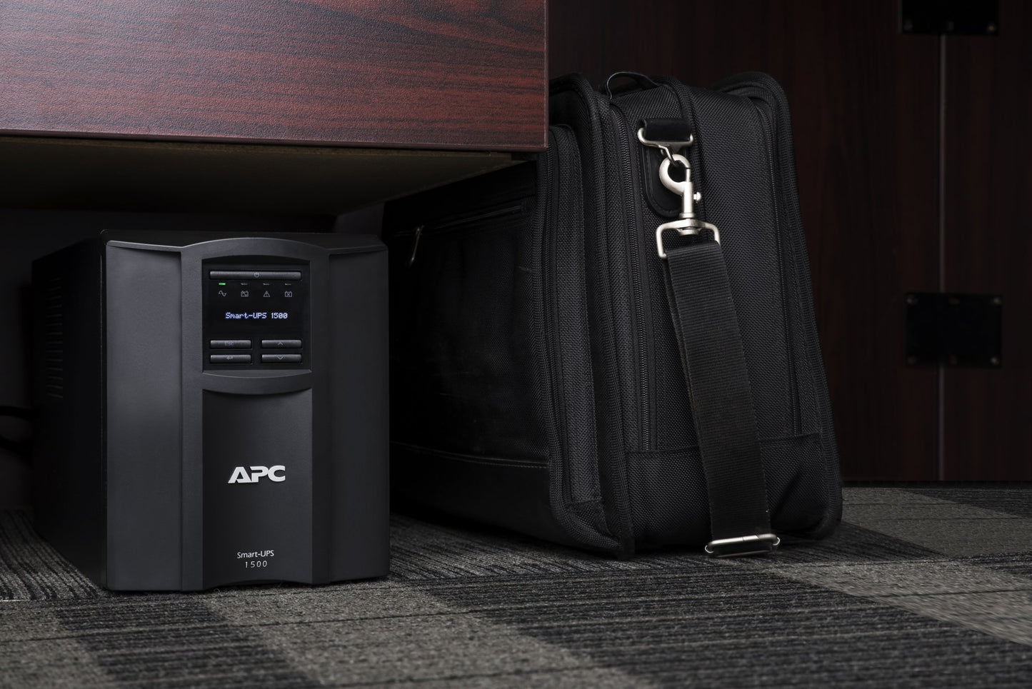 ASUS APC 1500VA Smart-UPS with SmartConnect, Pure Sinewave UPS Battery Backup, Line Interactive, 120V Uninterruptible Power Supply (SMT1500C)
