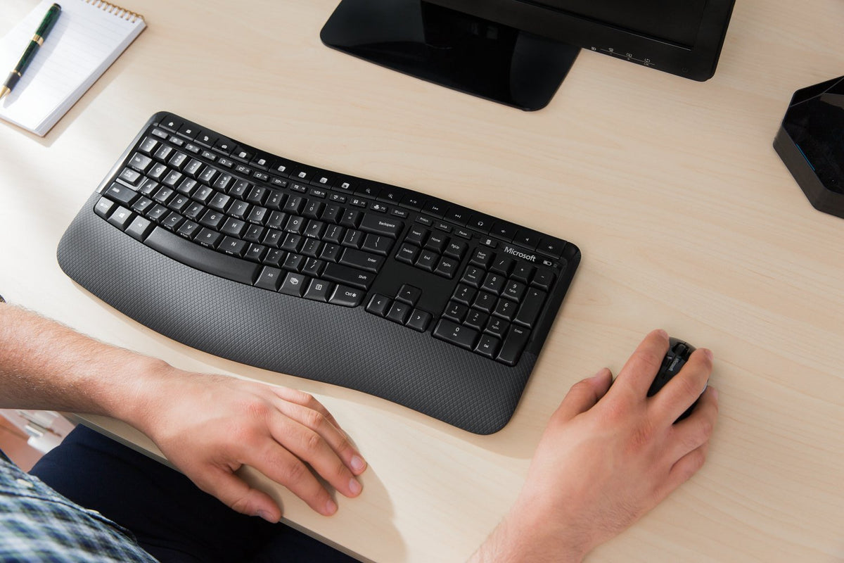 Microsoft Wireless Comfort Desktop 5050 with AES - Keyboard and Mouse