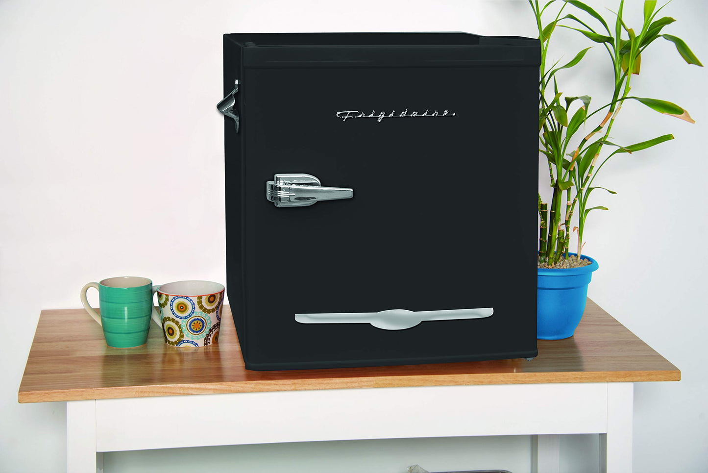Frigidaire EFR176-Black 1.6 Cu Ft Retro Fridge, Medium, Black