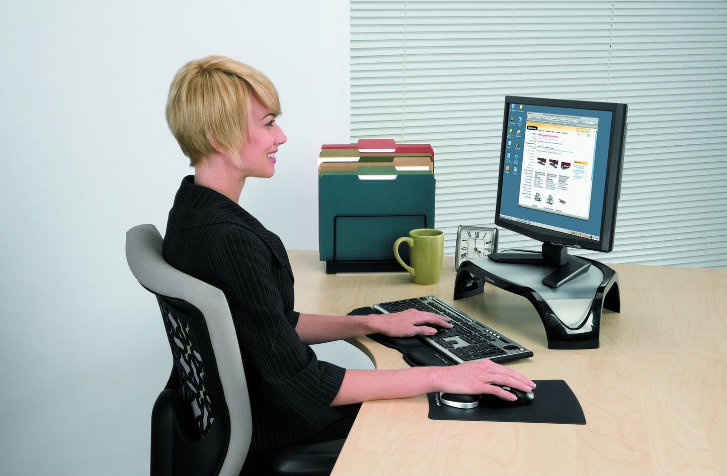 Fellowes Smart Suites Corner Monitor Riser, Black (8020101)
