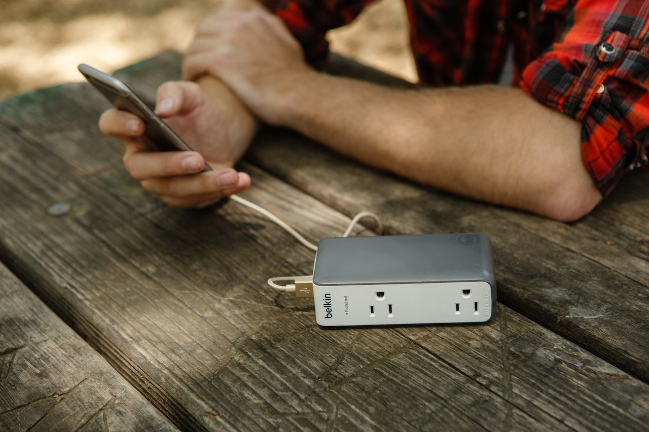 Belkin Travel RockStar Surge Protector with 2 AC Outlets, 1 USB Port and 3000 mAh Battery Pack Charger