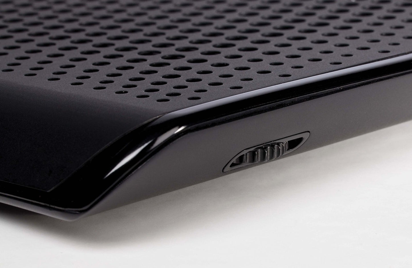 Targus Portable Chill Mat HD3 Gaming for up to 18-Inch Laptop, Black (AWE57US)