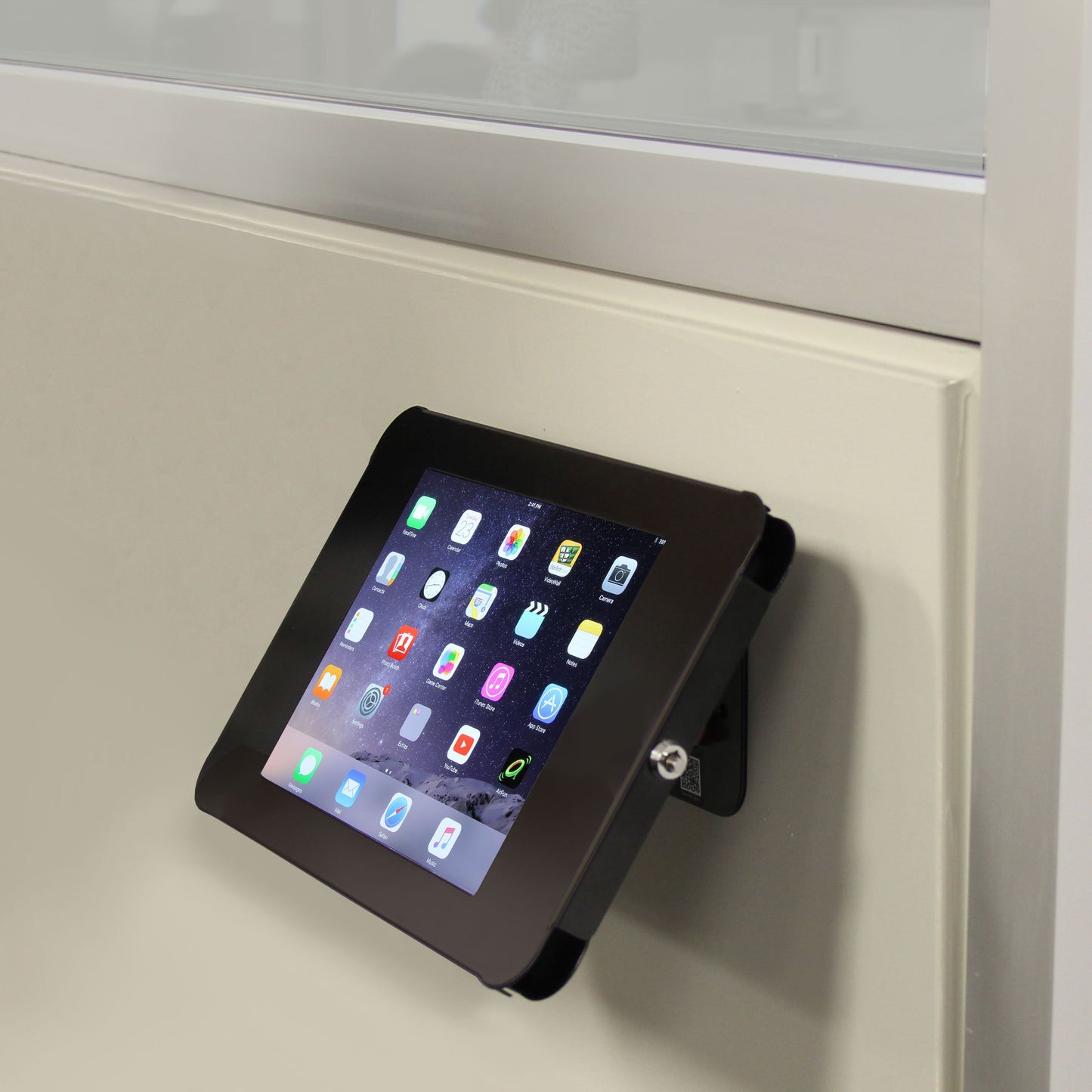 StarTech.com Secure Tablet Enclosure Stand- Lockable Anti Theft Steel Desk or Wall Mount for 9.7" iPad / Tablet - VESA Compatible (SECTBLTPOS)