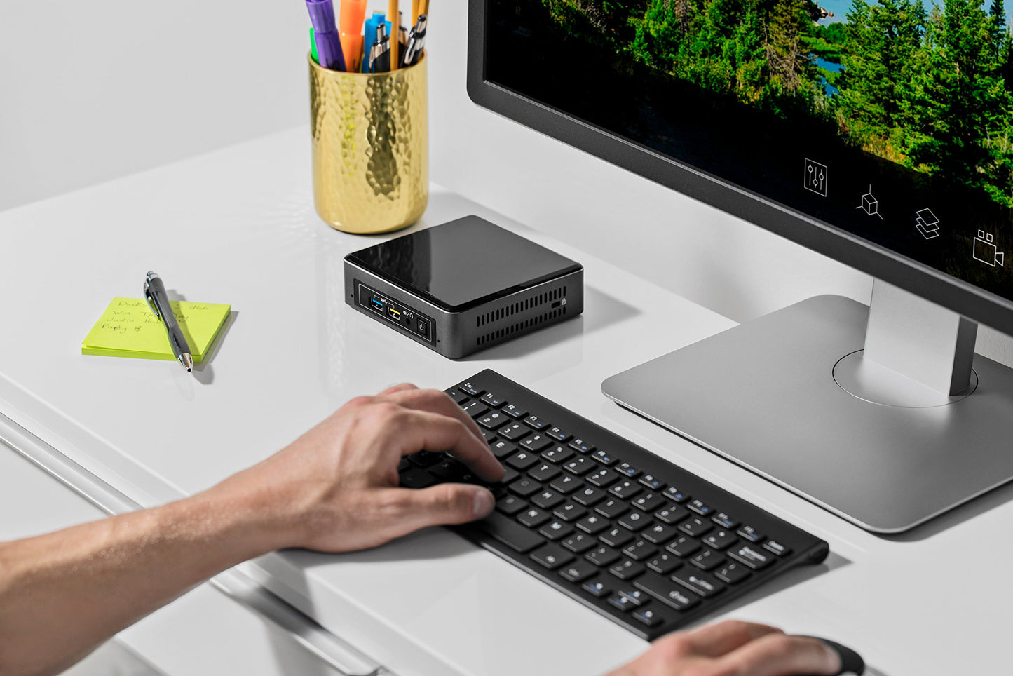 Intel NUC 7 Enthusiast, A Mini PC with Windows 10, Core i7, 512GB NVMe 600p SSD, 16GB RAM, Gunmetal (BOXNUC7I7BNKQ)