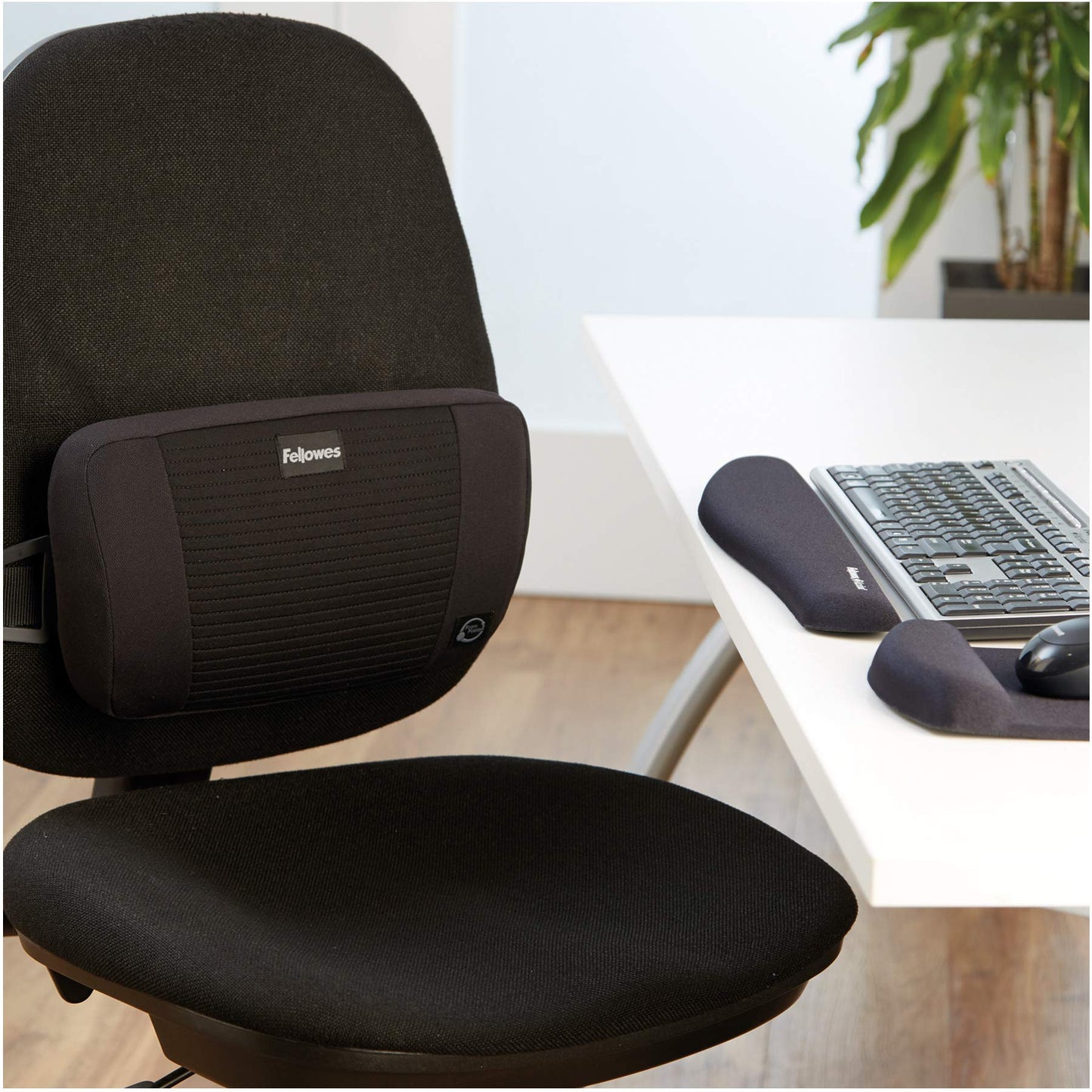 Fellowes PlushTouch Wrist Rest with FoamFusion Technology, Black
