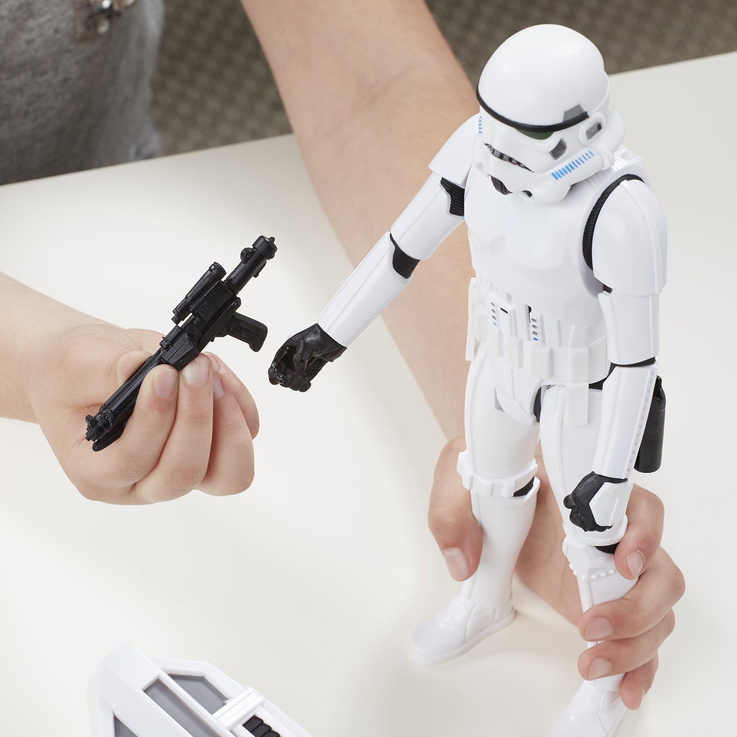Star Wars S1 Hero Series Interactive Figure, English