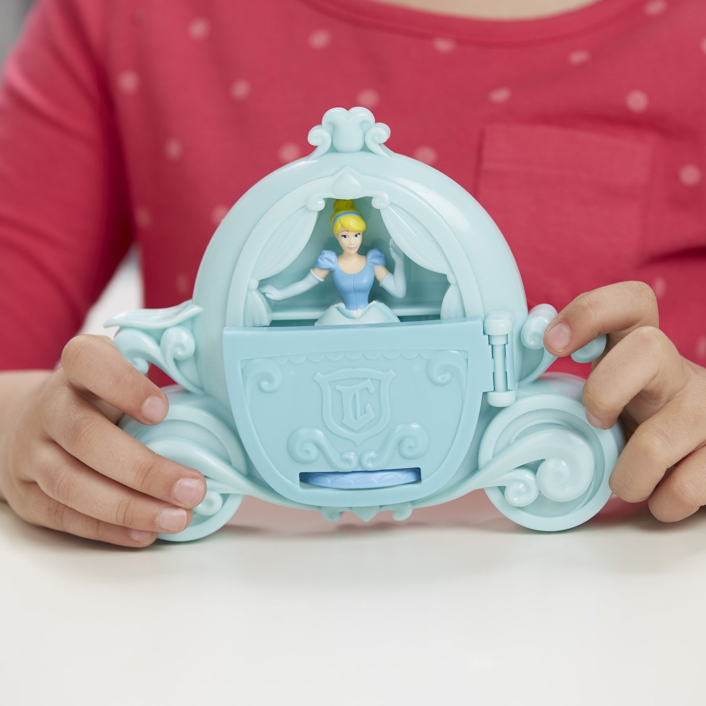 Play-Doh Royal Carriage Featuring Disney Princess Cinderella, Ages 3 and up
