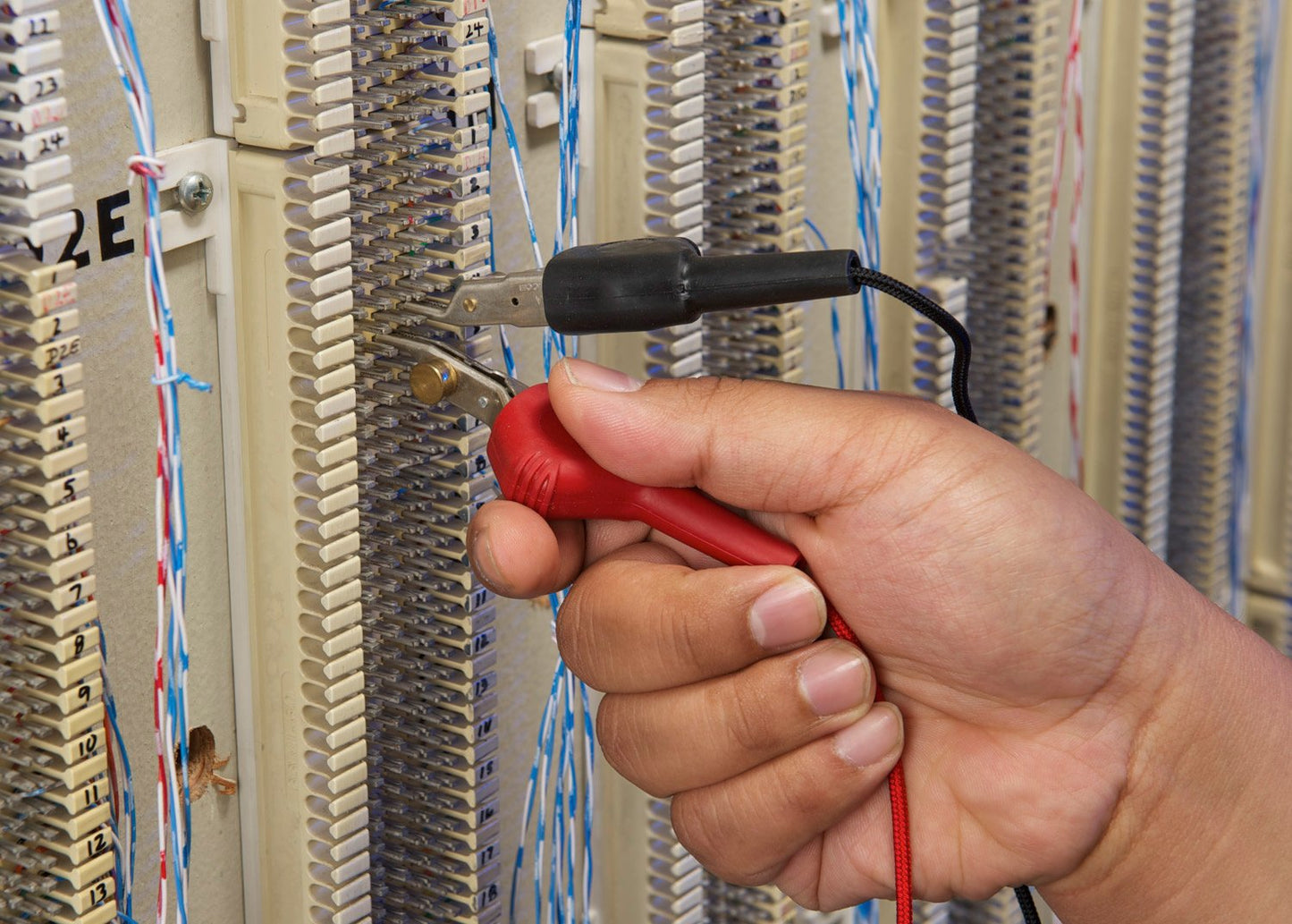 Fluke Networks 19800003 TS19 Telephone Test Set with Banana Jacks to Alligator Clips