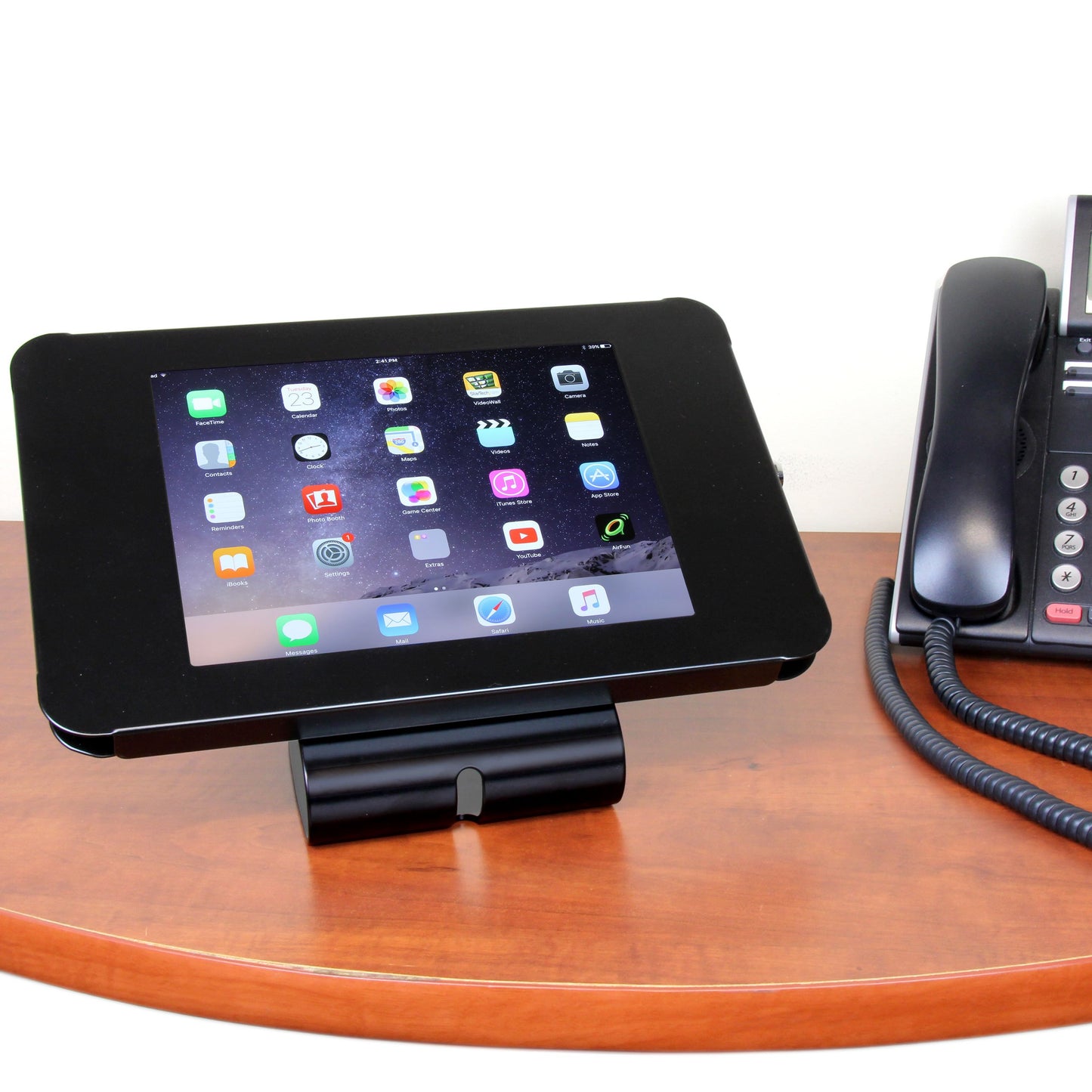 StarTech.com Secure Tablet Enclosure Stand- Lockable Anti Theft Steel Desk or Wall Mount for 9.7" iPad / Tablet - VESA Compatible (SECTBLTPOS)